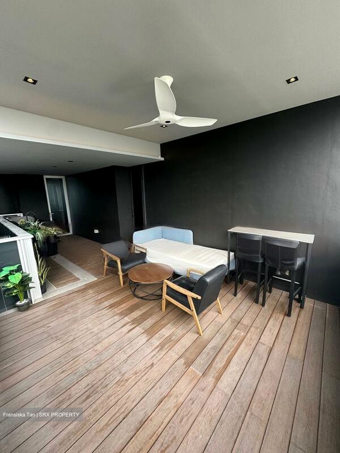 TwentyOne Angullia Park (D9), Condominium #527989551
